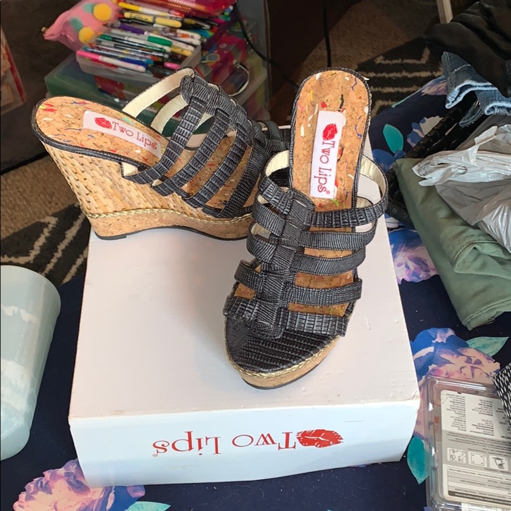 BRAND NEW Two Lips Platform Wedge Sandals Sz. 7.5